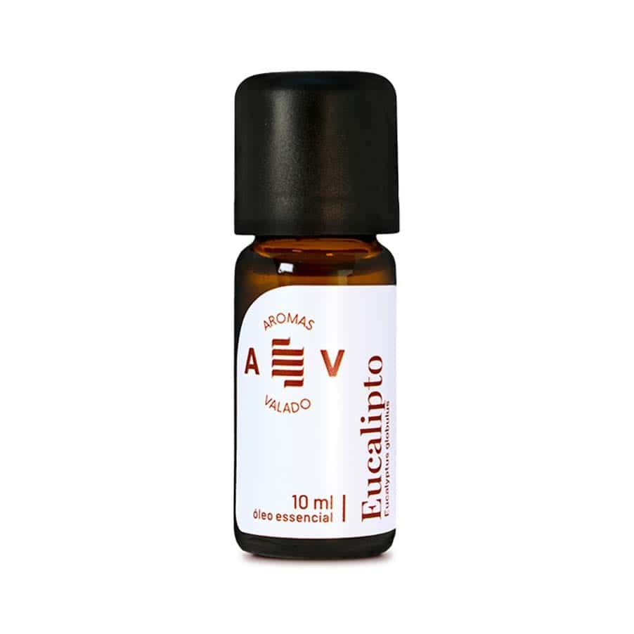 O óleo essencial de Eucalipto 10 ml da Aromas do Valado é reconhecido internacionalmente pela sua utilização tradicional em aromaterapia e em cuidados de bem-estar.