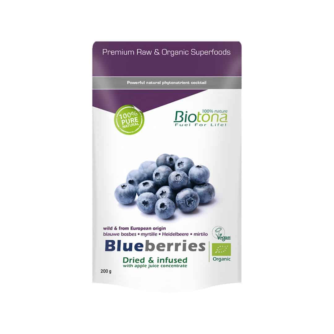 Mirtilos Secos Bio 200 g da Biotona são pequenos frutos de cor púrpura escura, cuidadosamente desidratados, que podes usar em várias refeições.