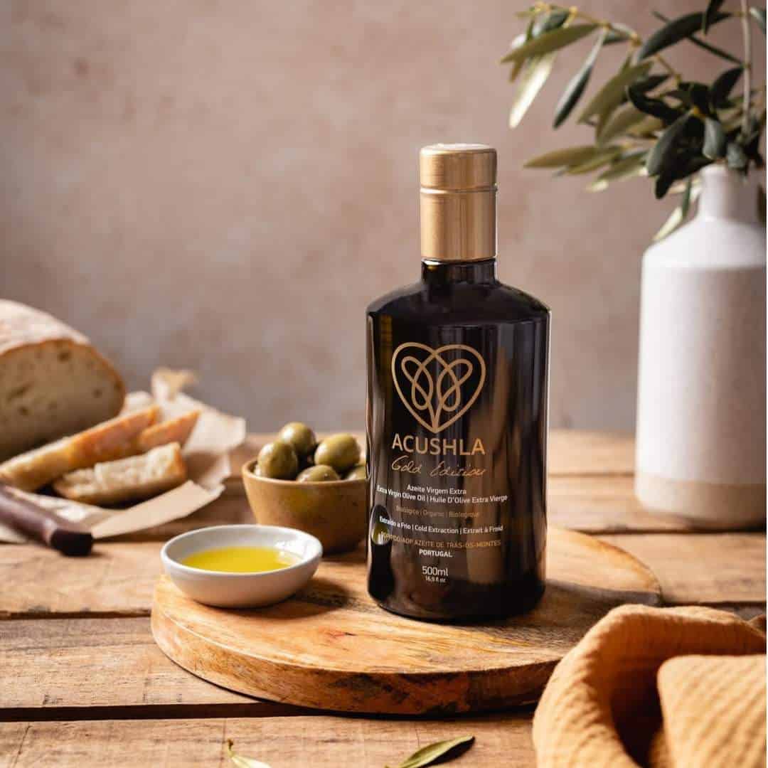 O Azeite Biológico Virgem Extra Acushla Gold Edition 500 ml é um azeite de origem portuguesa, proveniente de olival centenário na região de Trás-os-Montes.