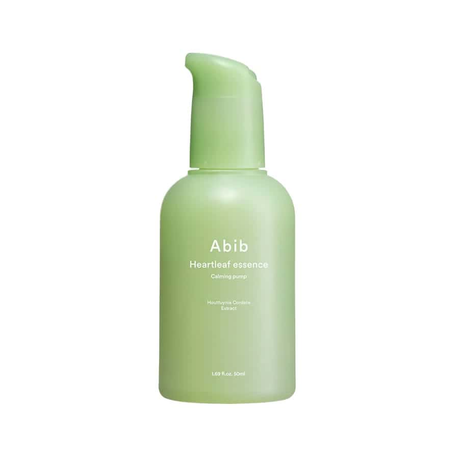 Heartleaf Essence Calming Pump Abib é uma essência calmante e não pegajosa formulada com extrato de folha de coração para oferecer hidratação e cuidado sebáceo.