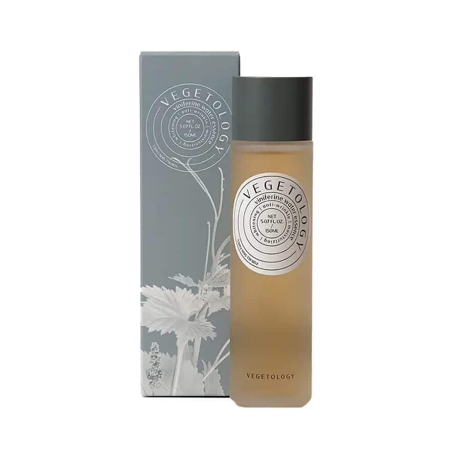 Essência facial de Água de Viniferina Vegetology em embalagem de 150 ml.
