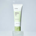 O Gel-Creme Calmante Centella da Iunik é um gel leve formulado para acalmar a pele sensível e reduzir sinais de irritação.