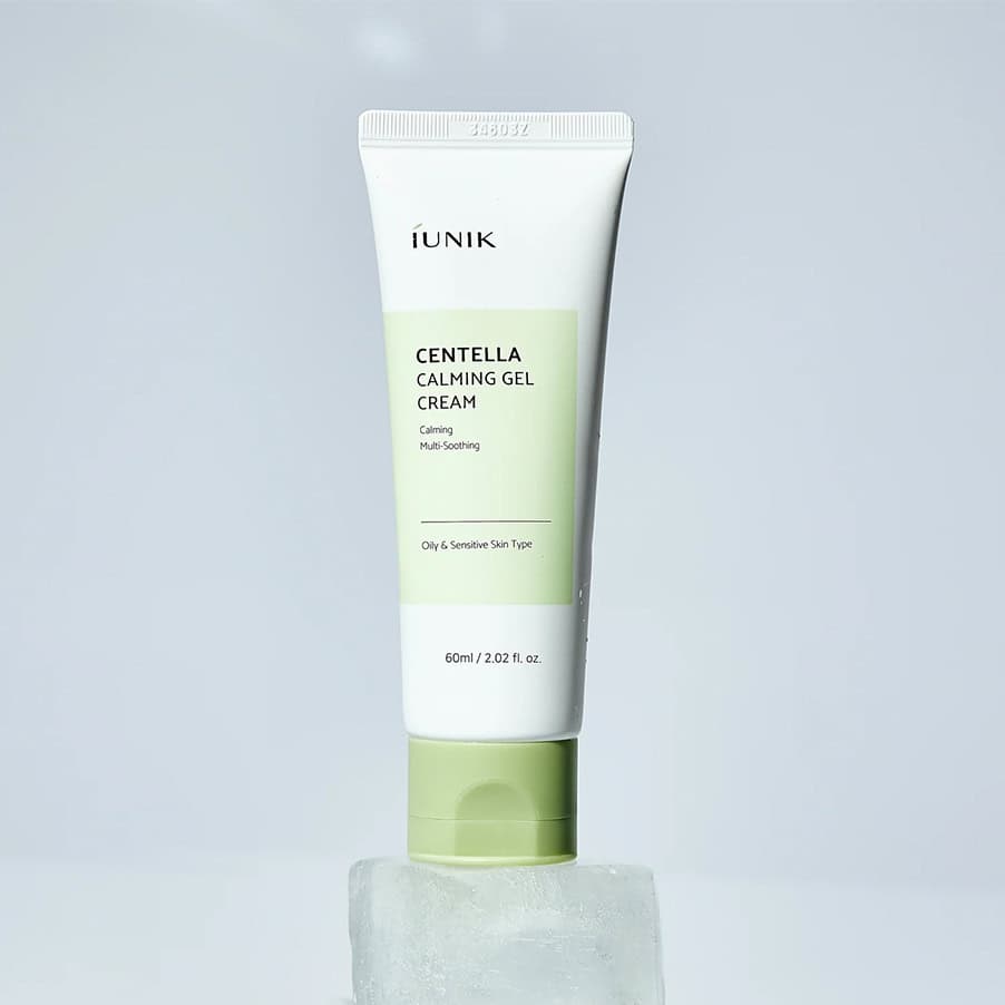 O Gel-Creme Calmante Centella da Iunik é um gel leve formulado para acalmar a pele sensível e reduzir sinais de irritação.