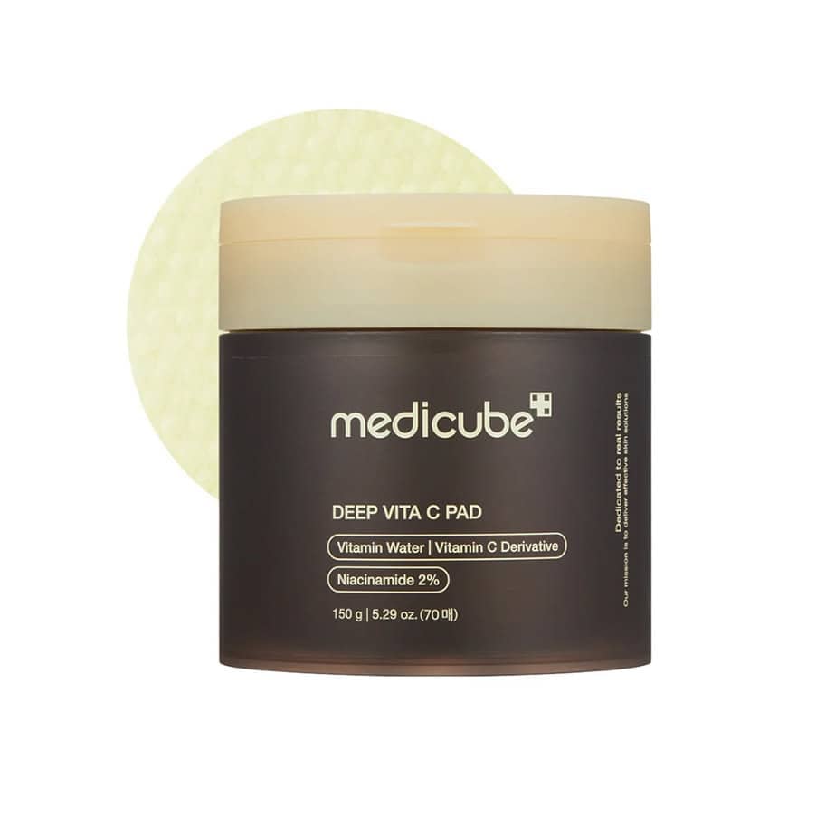 Deep Vita C Pads da Medicube são discos tonificantes de dupla face, concebidas para iluminar, uniformizar o tom de pele e refinar a textura.