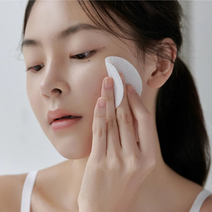 Discos esfoliantes faciais Ji Woo Gae Heartleaf BHA Peeling Pad Celimax em embalagem de 125 ml.