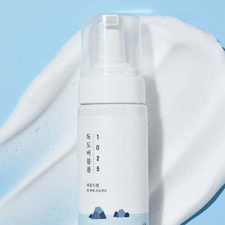 Frasco da 1025 Dokdo Espuma Facial de Limpeza 150ml da Round Lab, limpador suave e hidratante para todos os tipos de pele.
