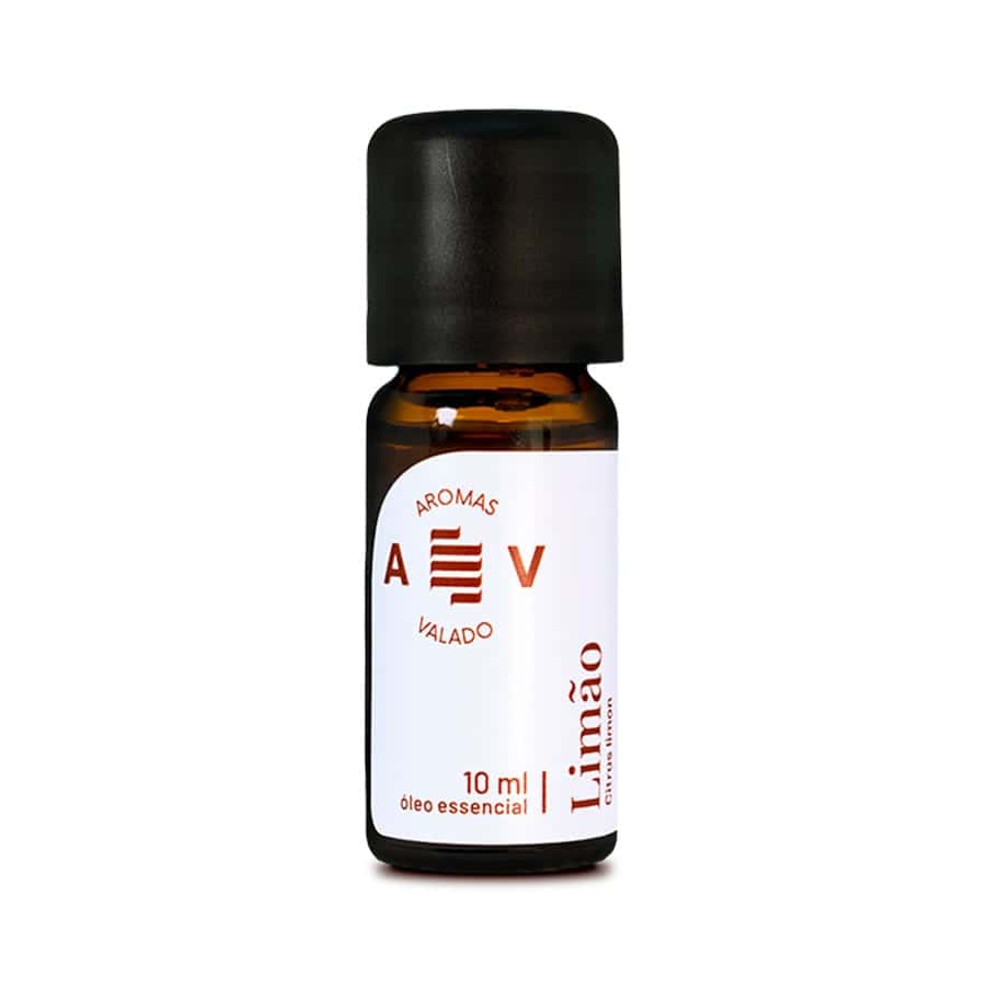 O óleo essencial de Limão 10 ml da Aromas do Valado é reconhecido internacionalmente pela sua utilização tradicional em aromaterapia e em cuidados de bem-estar.