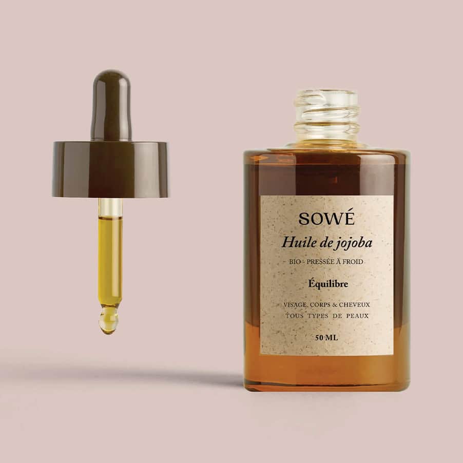 Óleo de Jojoba Bio da Sowé, um cuidado versátil que ajuda a nutrir, suavizar e proteger a pele e o cabelo.