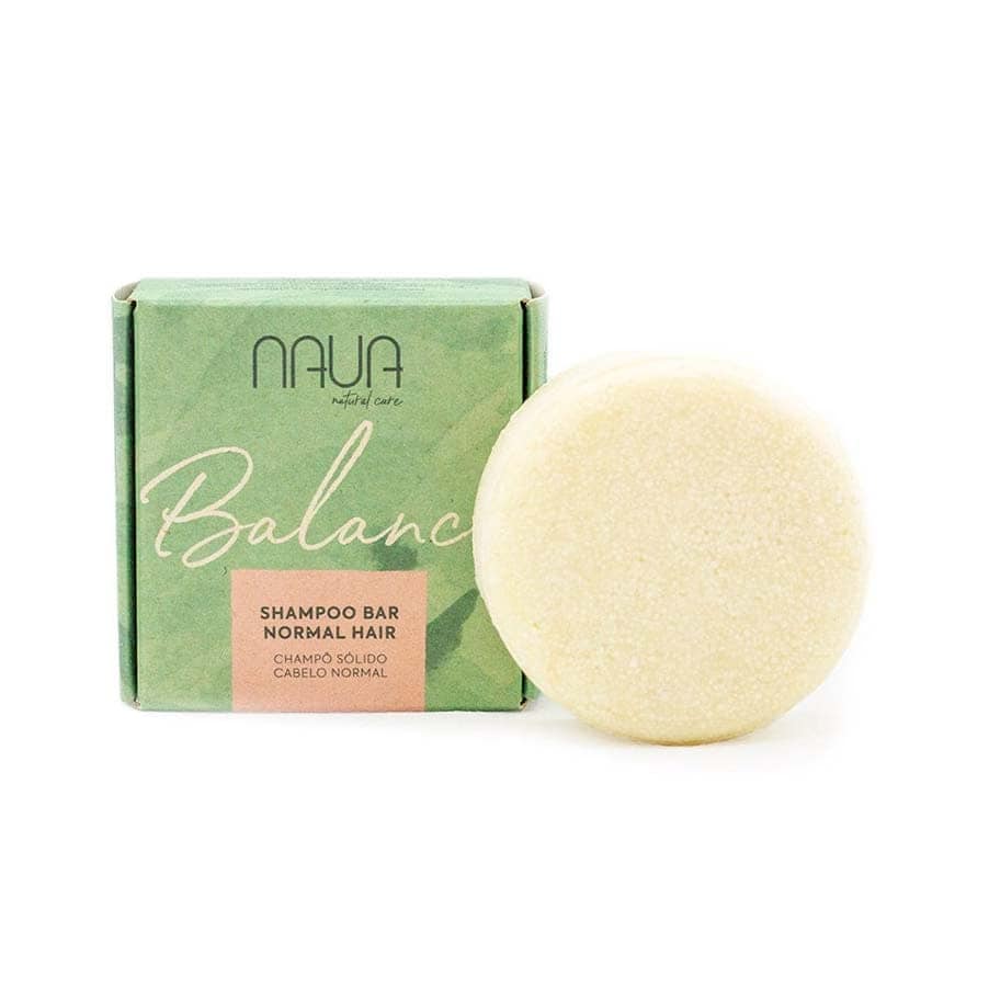 O Shampoo Sólido Cabelos Normais 80g da NAUA limpa suavemente, ajuda a manter o equilíbrio do cabelo e deixa-o mais leve, macio e com aspeto saudável.