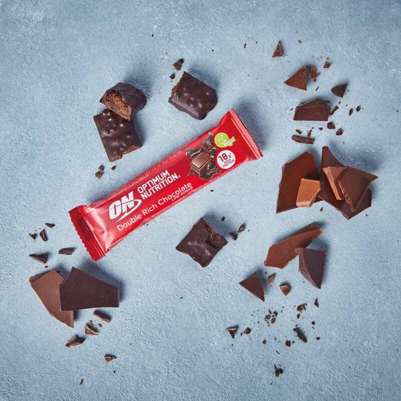 A Barra de Proteína Vegan Duplo Chocolate Optimum Nutrition é um snack proteico de origem vegetal, com sabor intenso a chocolate e textura em camadas.