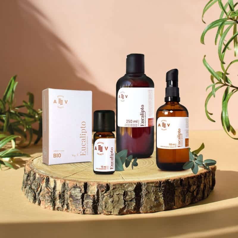 O Conjunto Cuidado Corporal Eucalipto da Aromas do Valado é um kit de higiene e bem-estar formulado com ingredientes de origem natural.