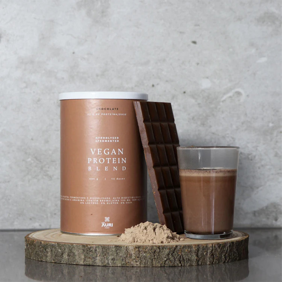Vegan Protein Blend é um suplemento alimentar em pó com proteína de ervilha fermentada e proteína de ervilha hidrolisada.